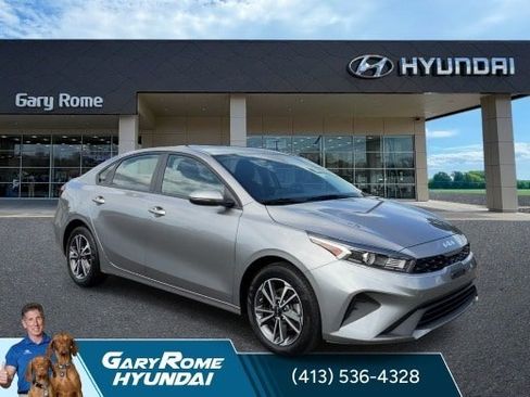 Used 2023 Kia Forte LXS w/ LXS Technology Package FWD image 2