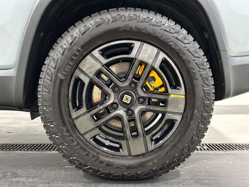 Used 2024 Rivian R1S Adventure AWD/4WD image 10