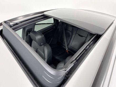 New 2026 Porsche Macan image 23