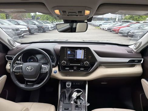 Used 2021 Toyota Highlander Limited image 20