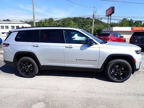 New 2025 Jeep Grand Cherokee L Limited w/ Black Appearance Package image 8