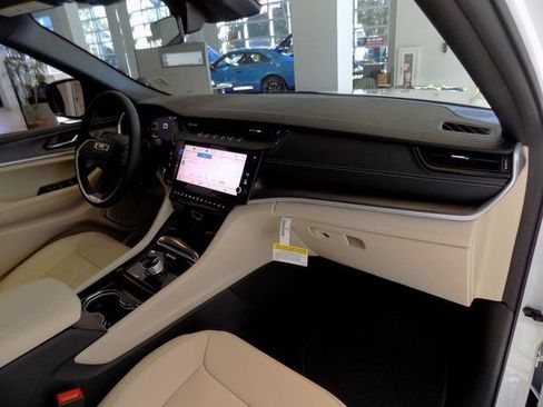 New 2026 Jeep Grand Cherokee Limited w/ Limited Altitude Package image 21