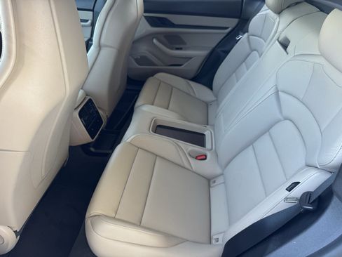 Used 2021 Porsche Taycan image 18