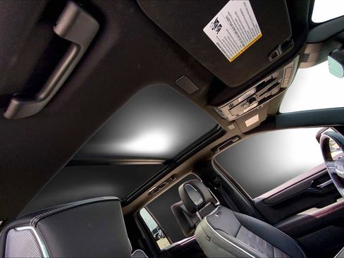 Used 2025 GMC Yukon XL AT4 Ultimate AWD/4WD image 13