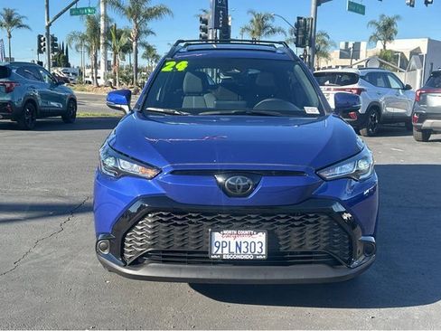 Used 2024 Toyota Corolla Cross SE w/ Moonroof Package image 2