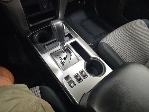Used 2020 Toyota 4Runner SR5 AWD/4WD image 21