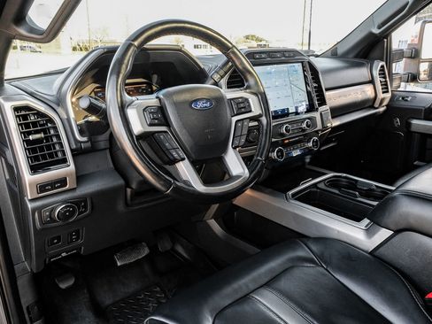 Used 2022 Ford F250 Platinum w/ FX4 Off-Road Package image 3