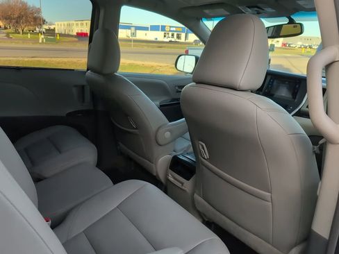 Used 2017 Toyota Sienna XLE w/ XLE Navigation Package image 23