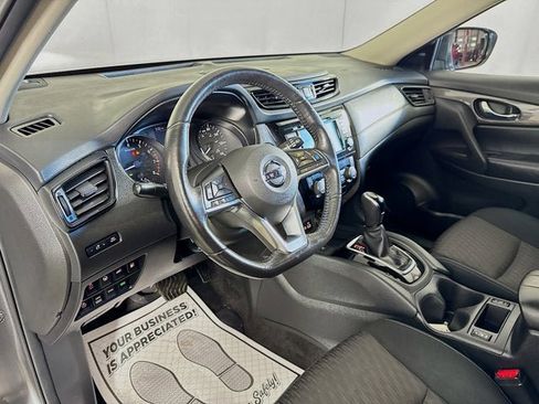 Used 2019 Nissan Rogue SV w/ Sun & Sound Touring Package image 9