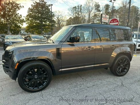 Used 2025 Land Rover Defender 110 OCTA image 9