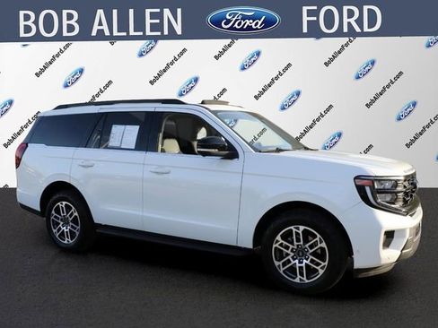 Certified 2025 Ford Expedition Active AWD/4WD image 2