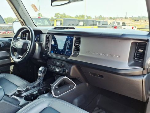 Used 2022 Ford Bronco Outer Banks w/ Sasquatch Package AWD/4WD image 11