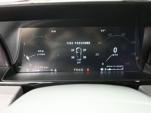 Used 2019 Lincoln Navigator Select RWD image 3