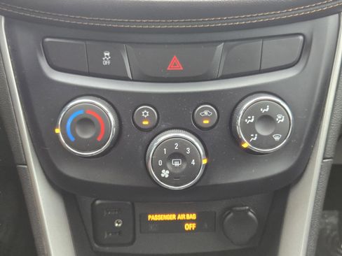 Used 2019 Chevrolet Trax LT FWD image 13