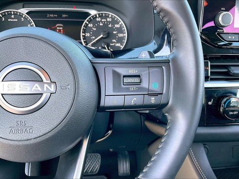 Used 2025 Nissan Pathfinder SV w/ SV Premium Package image 19