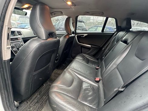 Used 2016 Volvo V60 T5 Premier image 10