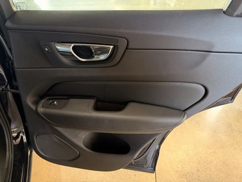 Used 2018 Volvo XC60 T5 Momentum image 13