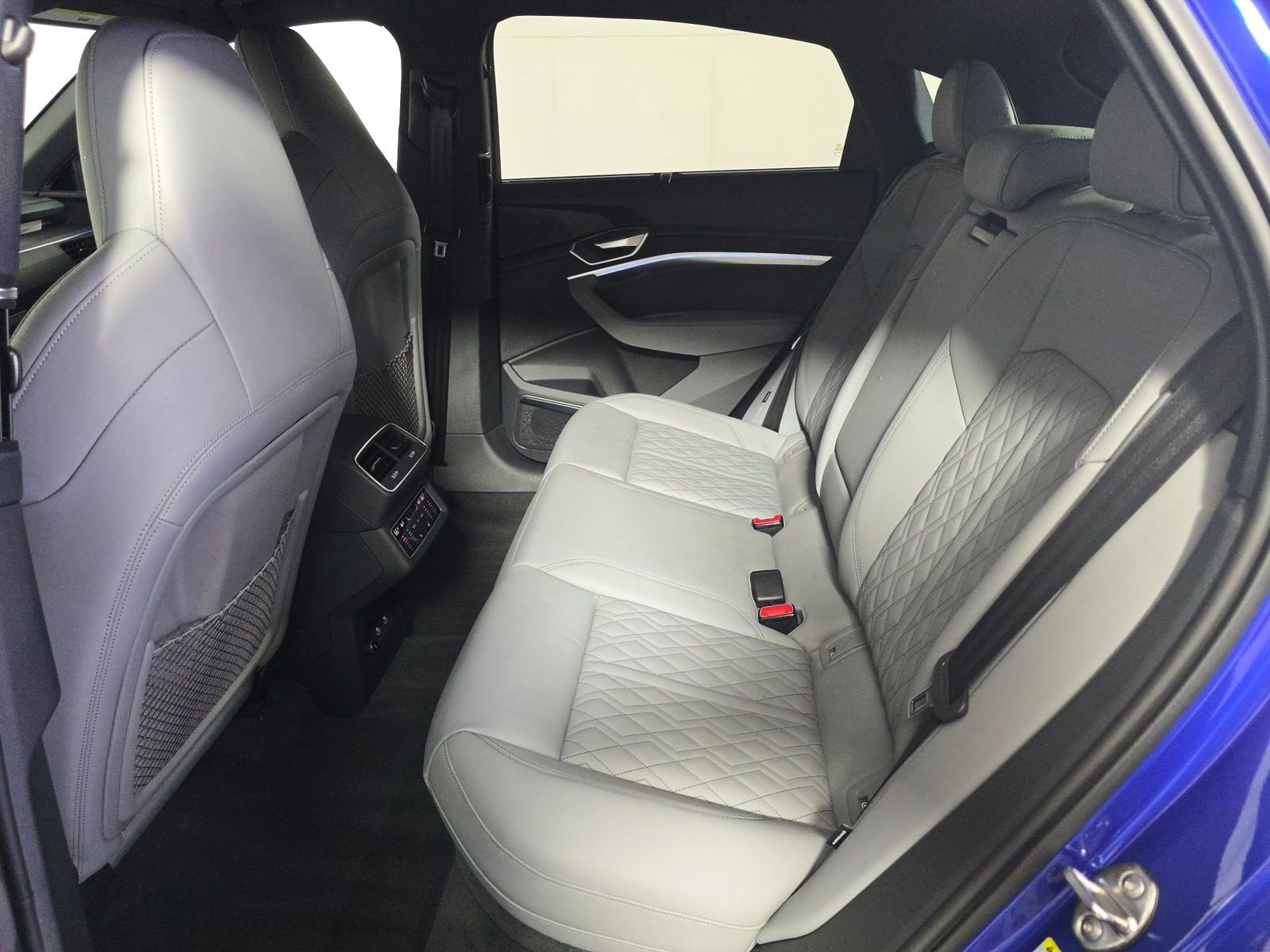 Used 2024 Audi SQ8 e-tron Prestige w/ Prestige Package AWD/4WD image 9