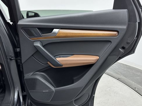 Used 2022 Audi Q5 e Premium Plus w/ Premium Plus Package image 34