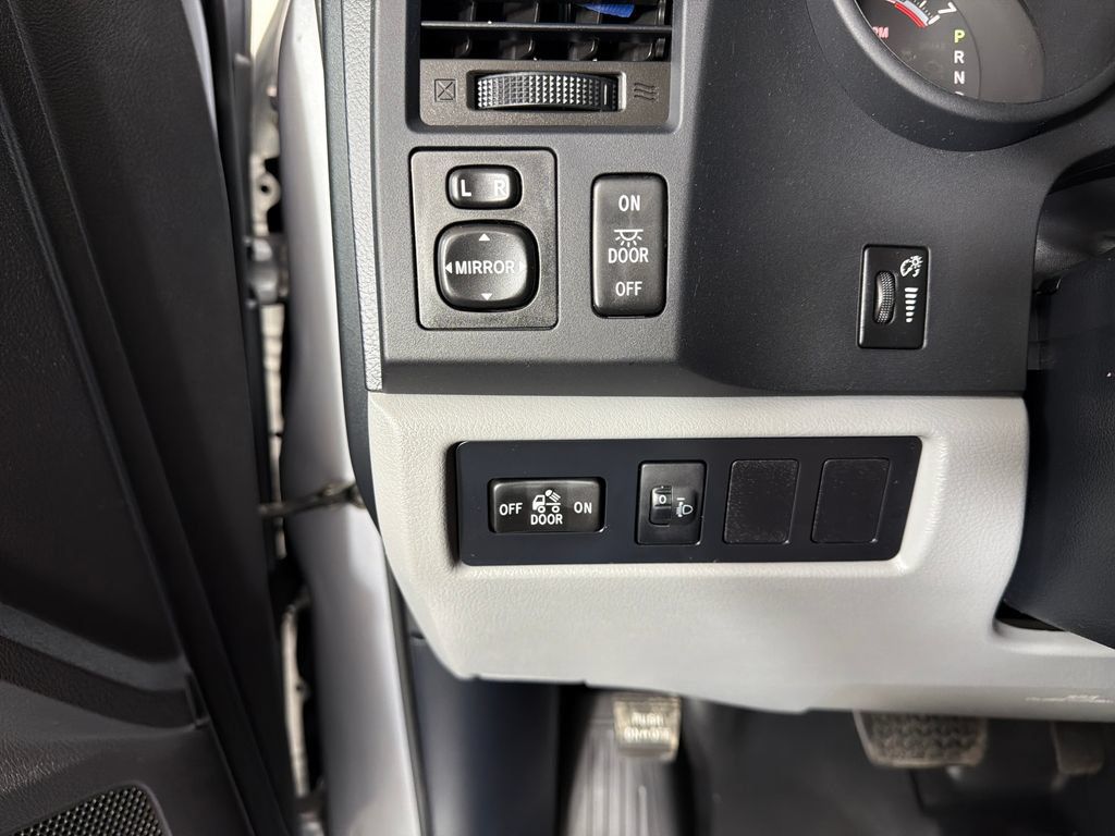 Used 2013 Toyota Tundra 2WD Double Cab image 11