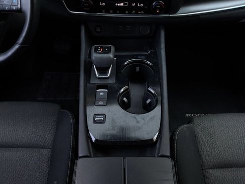 Used 2025 Nissan Rogue SV FWD image 15