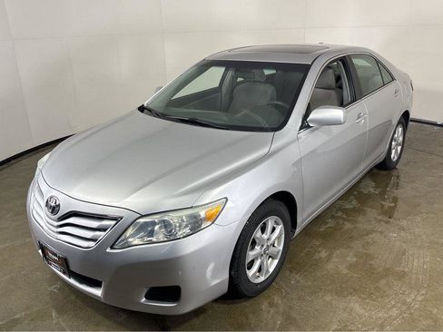 Used 2010 Toyota Camry LE image 12
