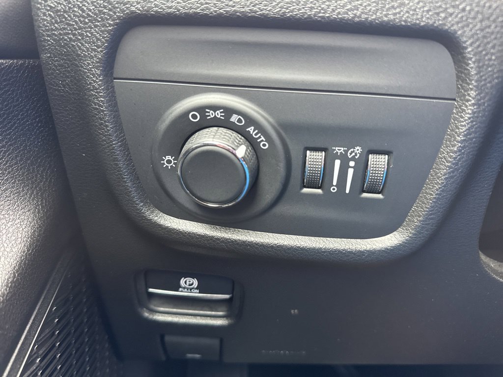 Used 2025 Jeep Grand Cherokee Altitude AWD/4WD image 11