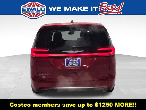 New 2026 Chrysler Pacifica Select FWD image 17