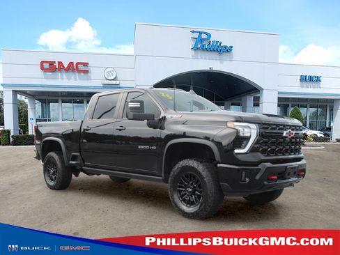 Used 2025 Chevrolet Silverado 2500 ZR2 w/ Technology Package AWD/4WD image 1