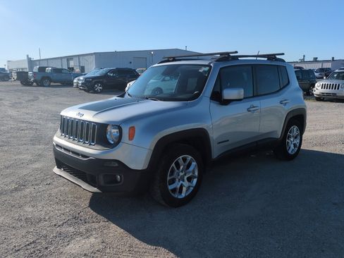 Used 2015 Jeep Renegade Latitude FWD image 1