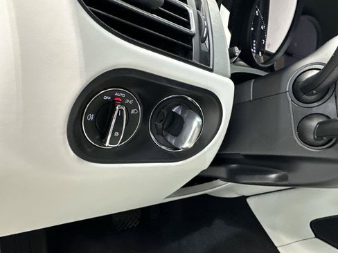 Certified 2023 Porsche Macan AWD/4WD image 20