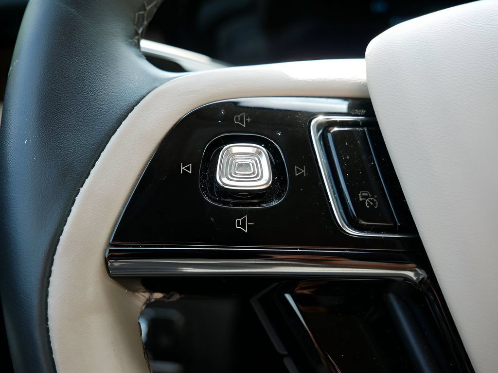 Used 2025 Lincoln Corsair Reserve FWD image 17