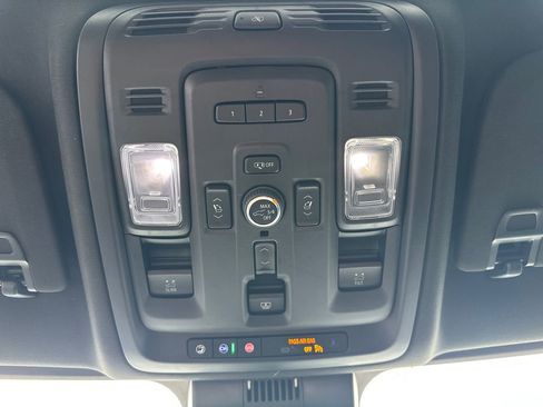 Used 2024 GMC Yukon Denali w/ Denali Reserve Package image 32