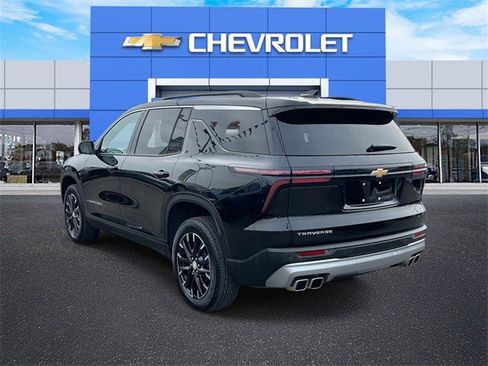 Certified 2025 Chevrolet Traverse LT w/ Sun and Wheel Package image 4