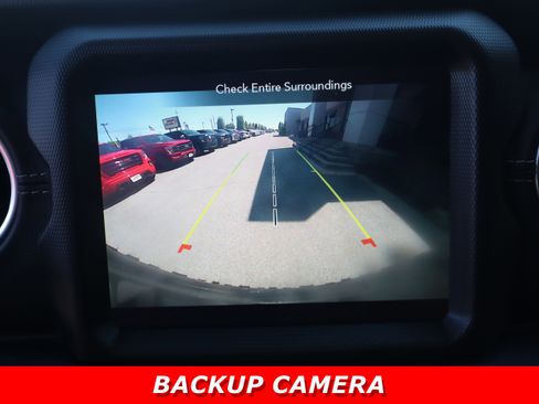 Used 2022 Jeep Wrangler Unlimited Sahara w/ Cold Weather Group image 18