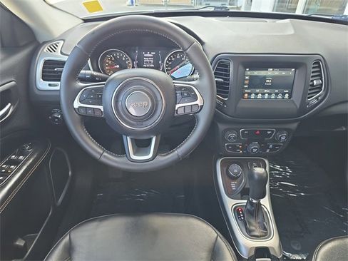 Used 2019 Jeep Compass Latitude image 12