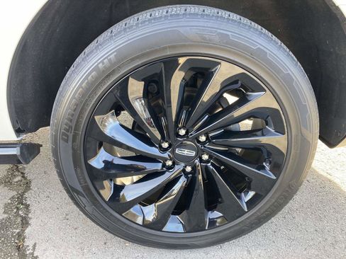 Used 2021 Lincoln Navigator Reserve image 13