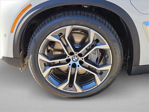 New 2026 BMW X5 xDrive50e image 10