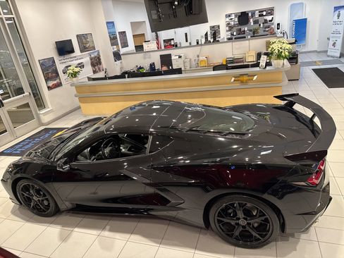 Used 2022 Chevrolet Corvette Stingray Coupe w/ Z51 Performance Package image 8