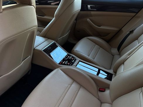 Used 2018 Porsche Panamera 4 image 13