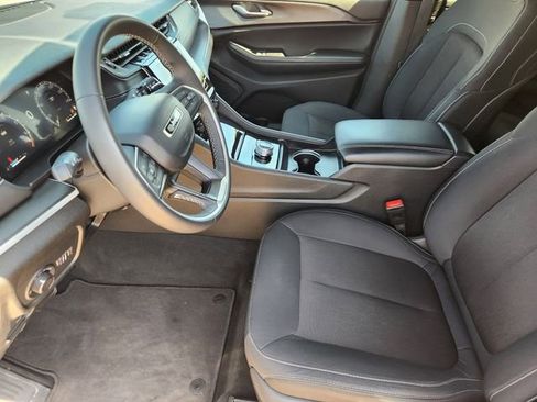 Used 2024 Jeep Grand Cherokee L Laredo image 9