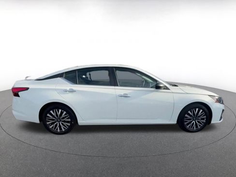 Used 2025 Nissan Altima 2.5 SV image 16