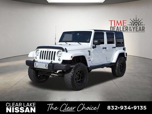Used 2018 Jeep Wrangler Unlimited Sahara w/ Connectivity Group AWD/4WD image 3