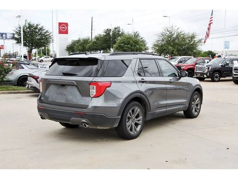 Used 2022 Ford Explorer XLT w/ Equipment Group 202A RWD image 5