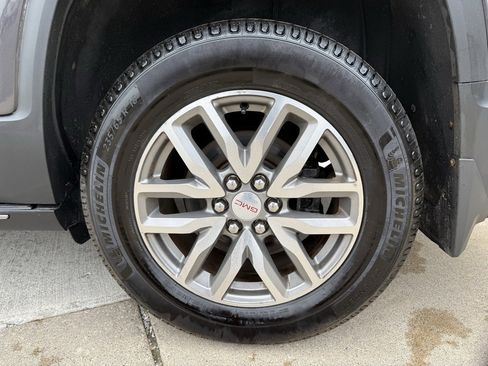 Used 2017 GMC Acadia SLE image 19