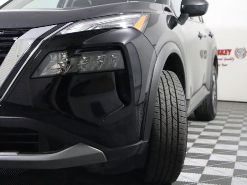 Used 2023 Nissan Rogue S image 19