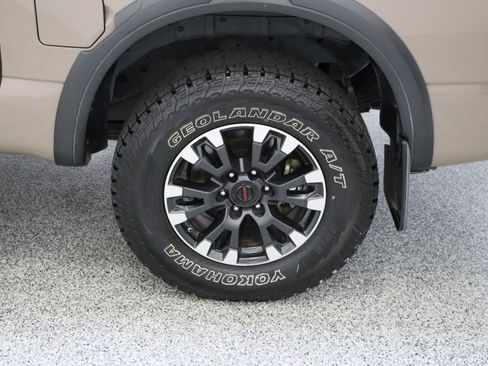 Used 2022 Nissan Titan PRO-4X w/ Pro-4x Convenience Package image 10