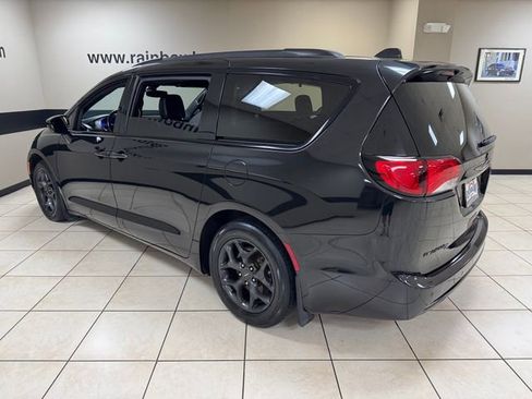 Used 2018 Chrysler Pacifica Touring-L w/ S Appearance Package image 4