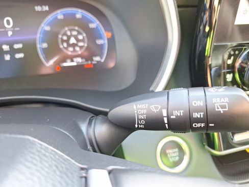 Used 2025 Toyota Highlander Limited image 24