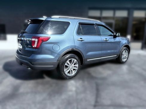 Used 2018 Ford Explorer XLT AWD/4WD image 6